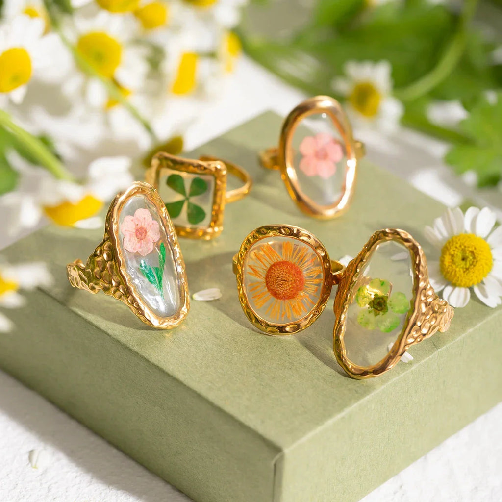 Large Flower Ring in Transparent Frame